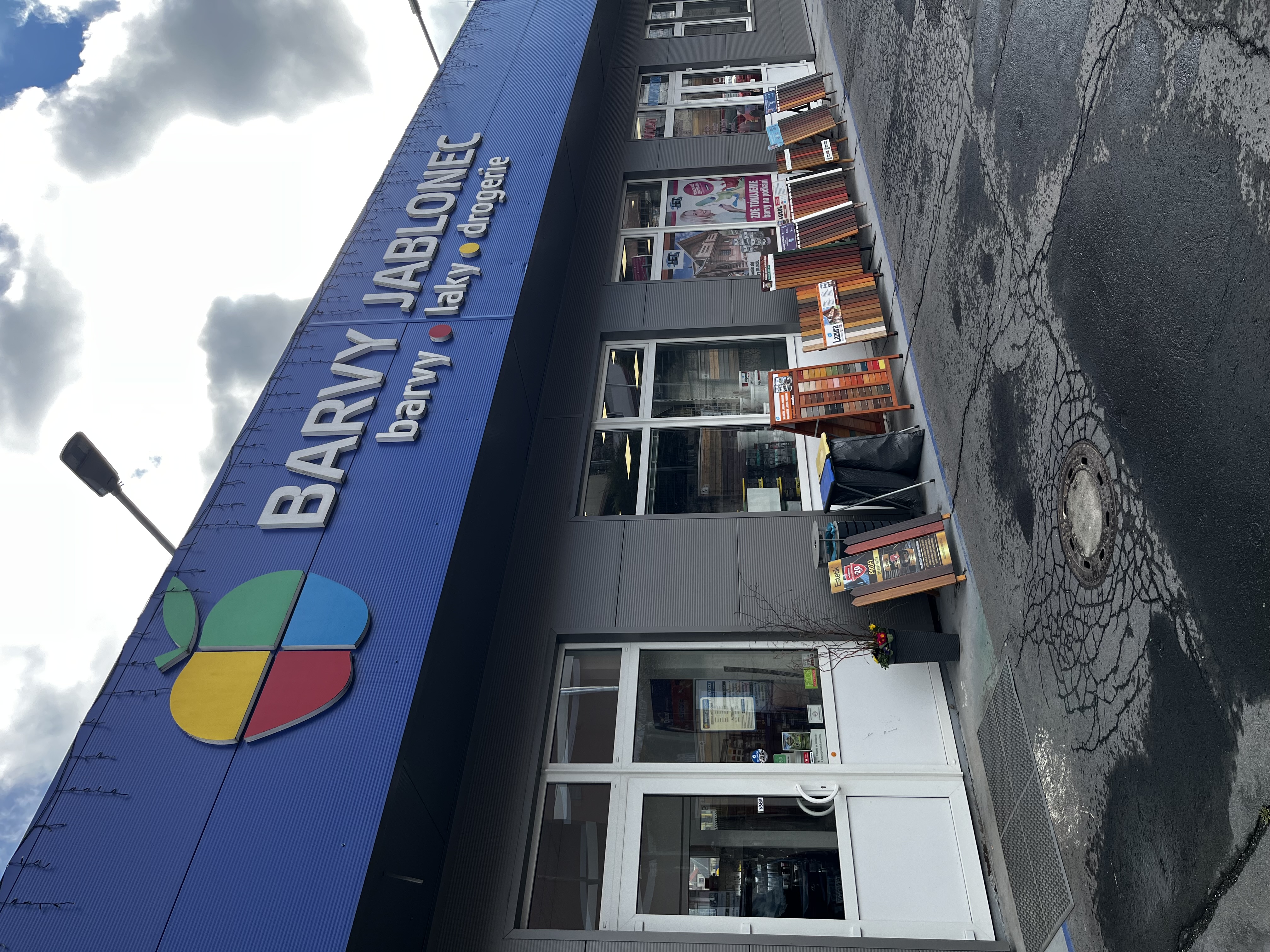 Barvy Jablonec — prodejna exteriér